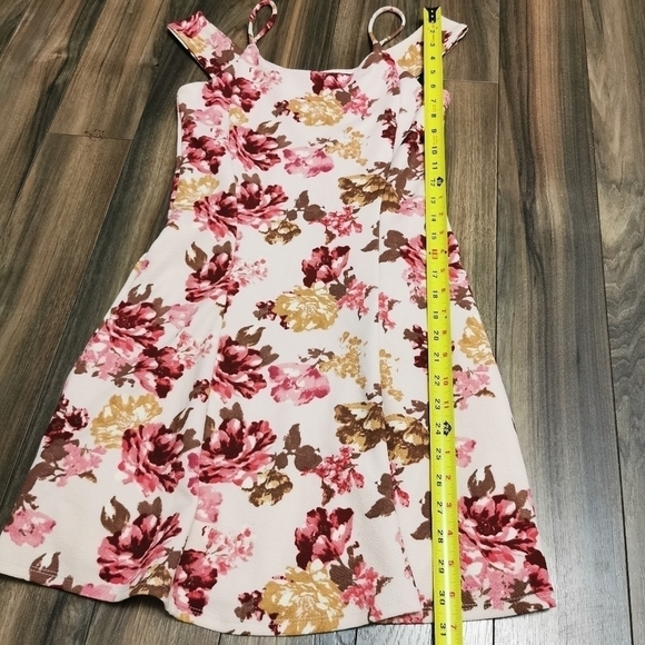 Floral Printed A Line Sleeveless Dress - Picture 9 of 10